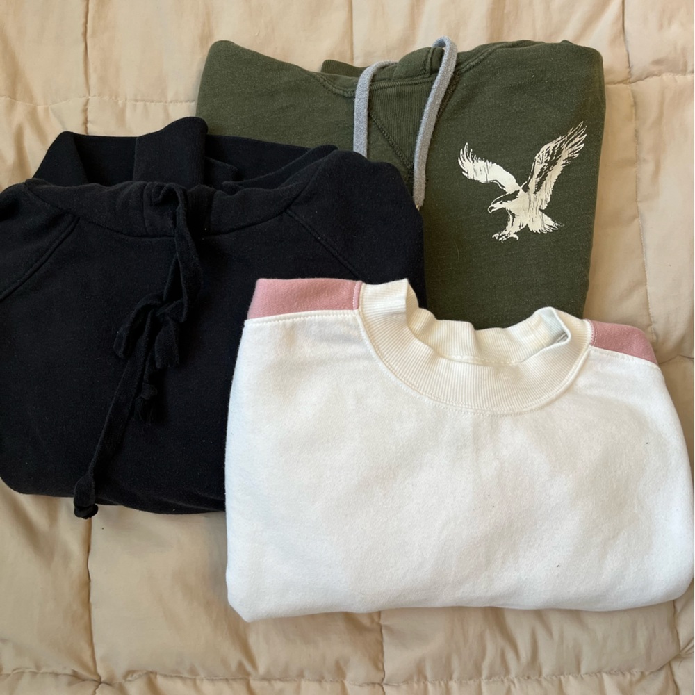 American Eagle sweatshirts - bundle of 3